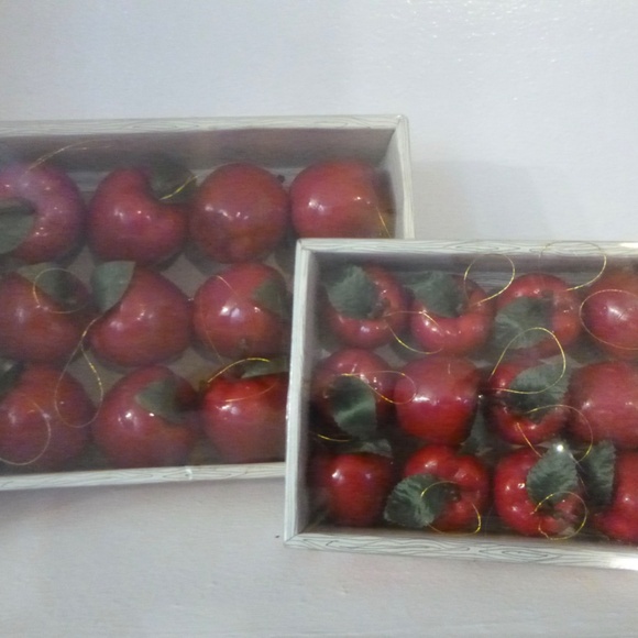 2 BOXES CRATE O' APPLES - GLOSSY RED APPLE ORNAMENTS BRADFORD FARMSw/BONUS - Picture 7 of 13